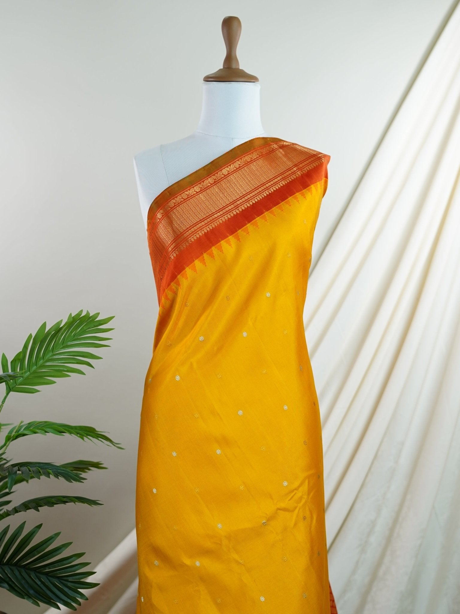 Gadwal Silk Mango Yellow 100% Pure Silk  - Manoranjitham Weaves - Handloom Store