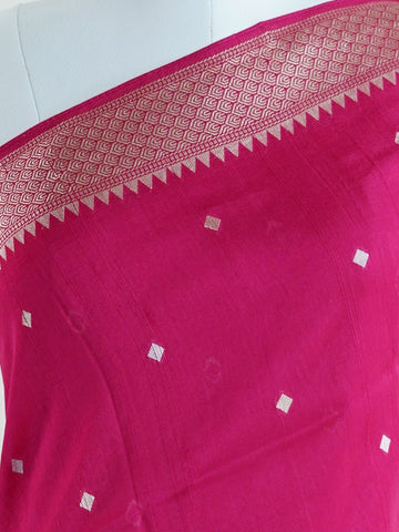 Georgette This Tussar Georgette saree from Varanasi brings together the textured richness of tussar silk with the fluid grace of georgette. Woven on a powerloom, it drapes light and airy, perfect for effortless elegance. Ideal for both day events and evening gatherings, it reflects quiet sophistication with a modern twist on tradition. Seethalakshmi - Georgette Saree | Handwoven | Varanasi - Manoranjitham Weaves - Handloom Store