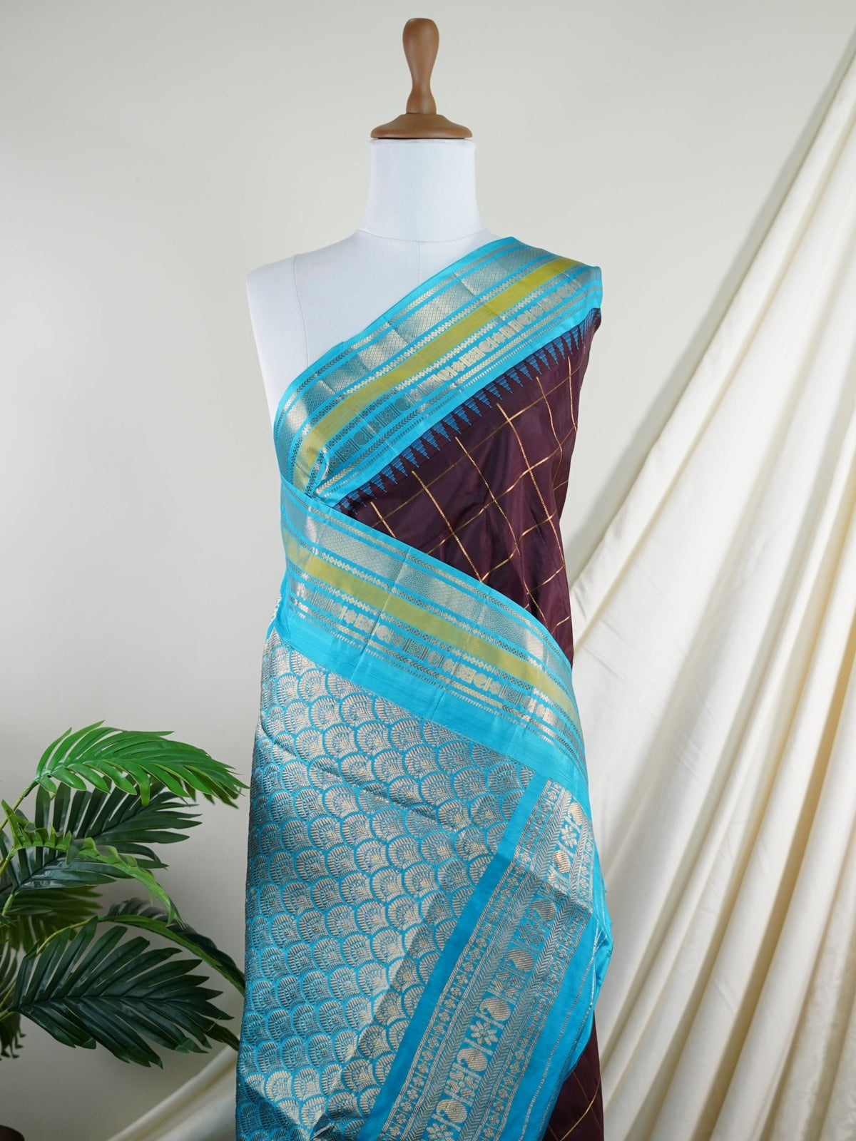 Gadwal Silk Cream 100% Pure Silk  - Manoranjitham Weaves - Handloom Store