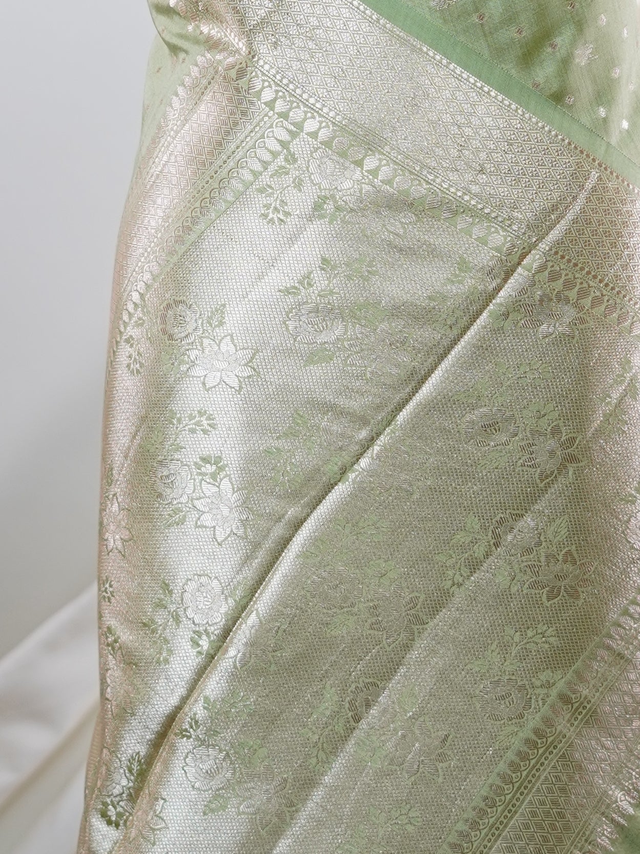 Chiniya Silk Pista Green 100% Pure Katan Soft Silk - Manoranjitham Weaves - Handloom Store