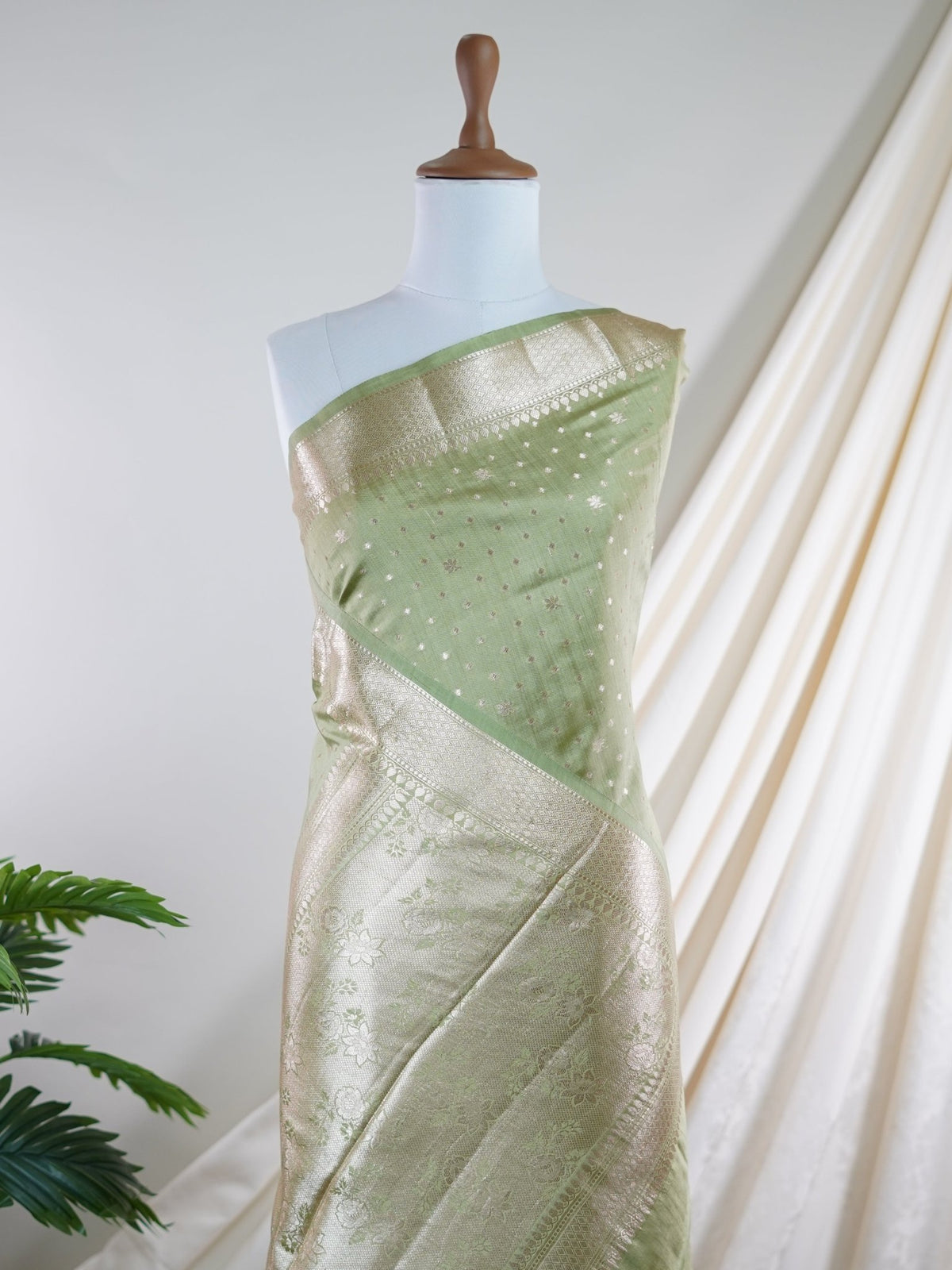Chiniya Silk Pista Green 100% Pure Katan Soft Silk - Manoranjitham Weaves - Handloom Store