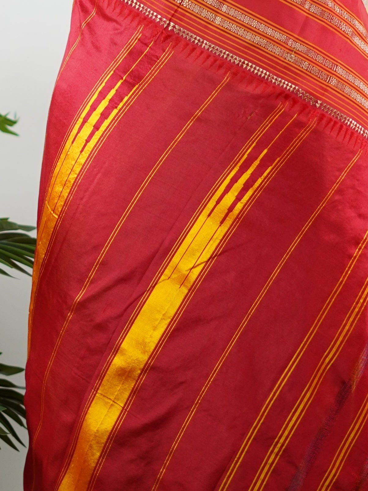 Narayanpet Puple Gold 100% Pure Silk  - Manoranjitham Weaves - Handloom Store