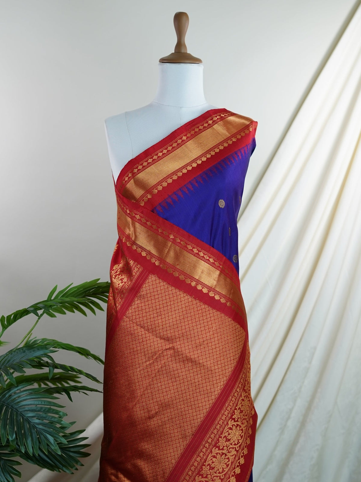 Gadwal Silk Blue 100% Pure Silk  - Manoranjitham Weaves - Handloom Store