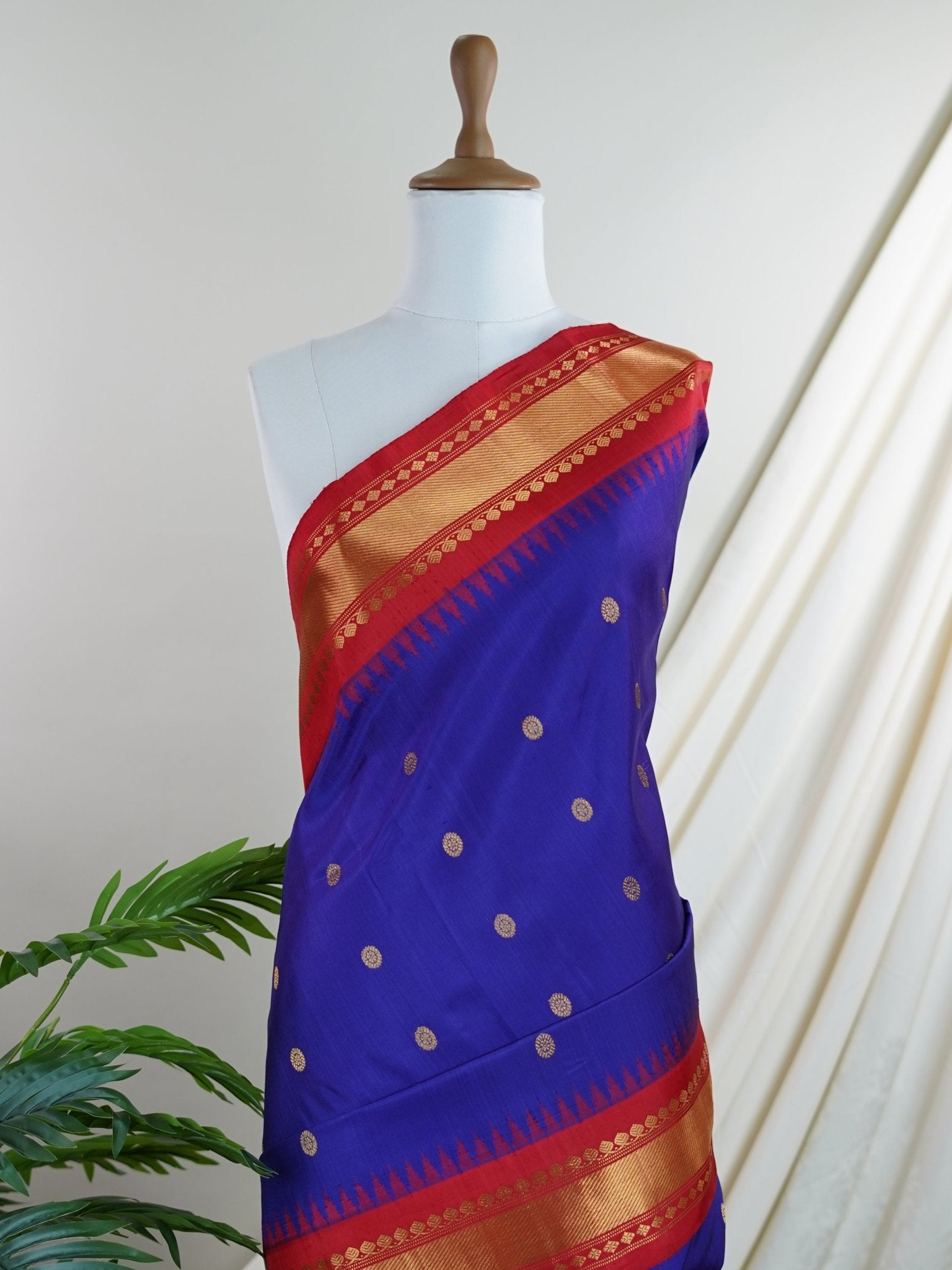 Gadwal Silk Blue 100% Pure Silk  - Manoranjitham Weaves - Handloom Store