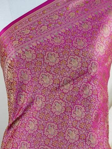 Katan Woven in Varanasi, this semi Mushru saree features the distinctive texture of iktara weave, blending subtle sheen with artisanal charm. Lightweight yet rich in detail, it offers effortless elegance for both traditional events and contemporary celebrations.
#SemiMushru #IktaraWeave #VaranasiSaree #TexturedElegance #HandloomTradition #Manoranjitham #ManoranjithamStyle Sundari - Manoranjitham Weaves - Handloom Store