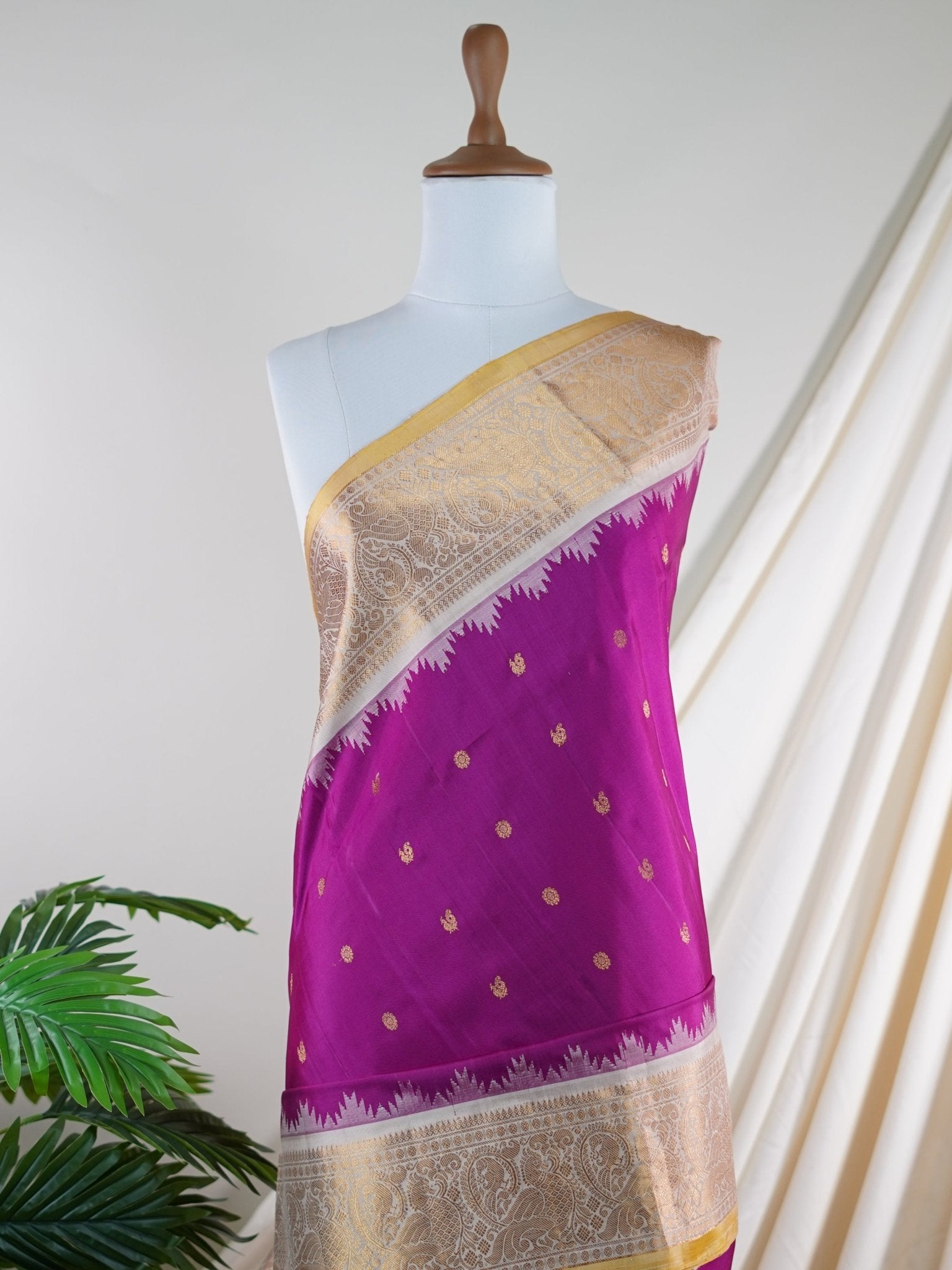 Gadwal Silk  100% Pure Silk  - Manoranjitham Weaves - Handloom Store