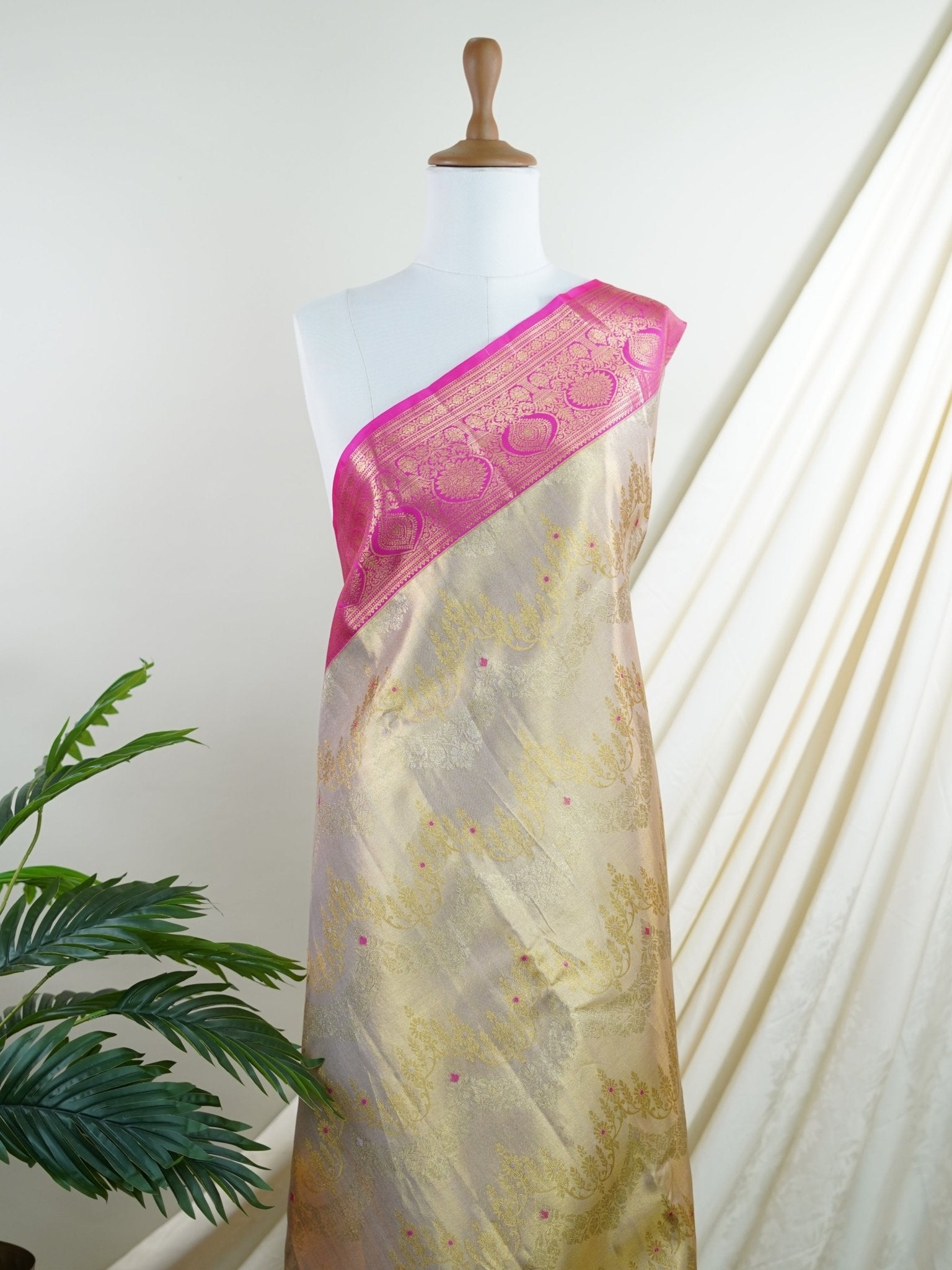 Kanchipuram Silk  100% Pure Silk  - Manoranjitham Weaves - Handloom Store