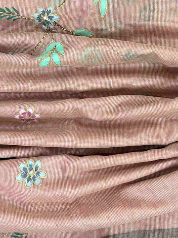 tissue This 100% Pure Cotton silk saree, adorned in Pink  and detailed with Semi Pure Zari weaving, reflects the grandeur of Rajasthan. The timeless Handprint motifs enhance its bridal charm. A perfect blend of luxury and tradition, it is designed for those who appreciate fine craftsmanship. Suruti - Cottons & Linens saree - Manoranjitham Weaves - Handloom Store