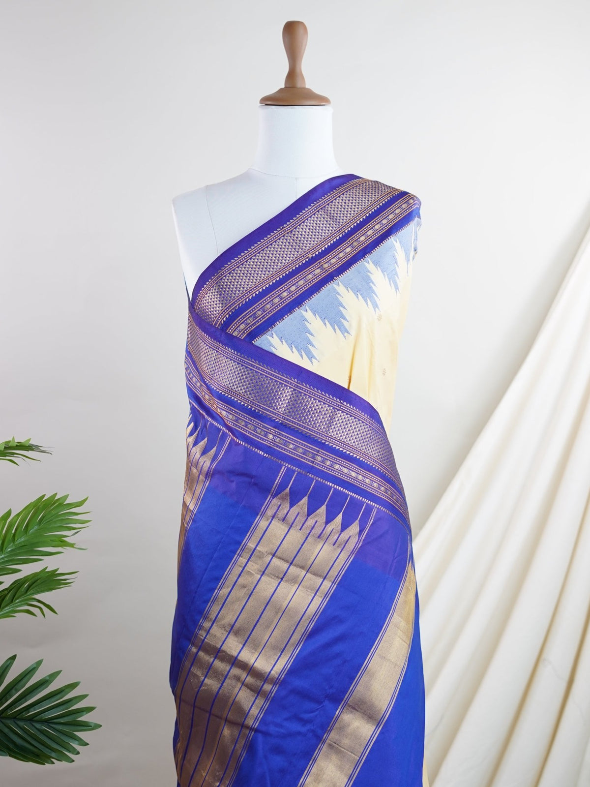 Semi Silk  Semi Silk - Manoranjitham Weaves - Handloom Store
