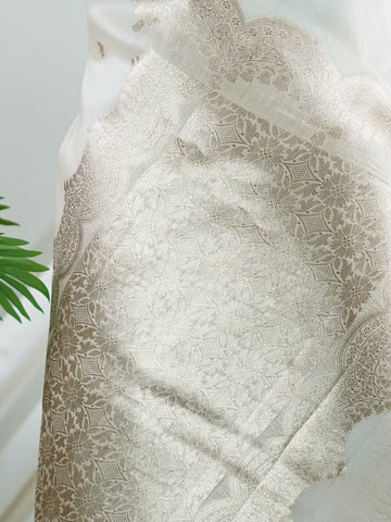 Katan An exquisite creation from Varanasi, this glass tissue saree is adorned with delicate embroidery and refined ari pita work. Its sheer texture catches the light with every fold, while the intricate detailing adds depth and artistry. A luminous drape for occasions steeped in grace and tradition. Usha - Banarasi Katan Silk Saree | Ari Pita Work - Manoranjitham Weaves - Handloom Store