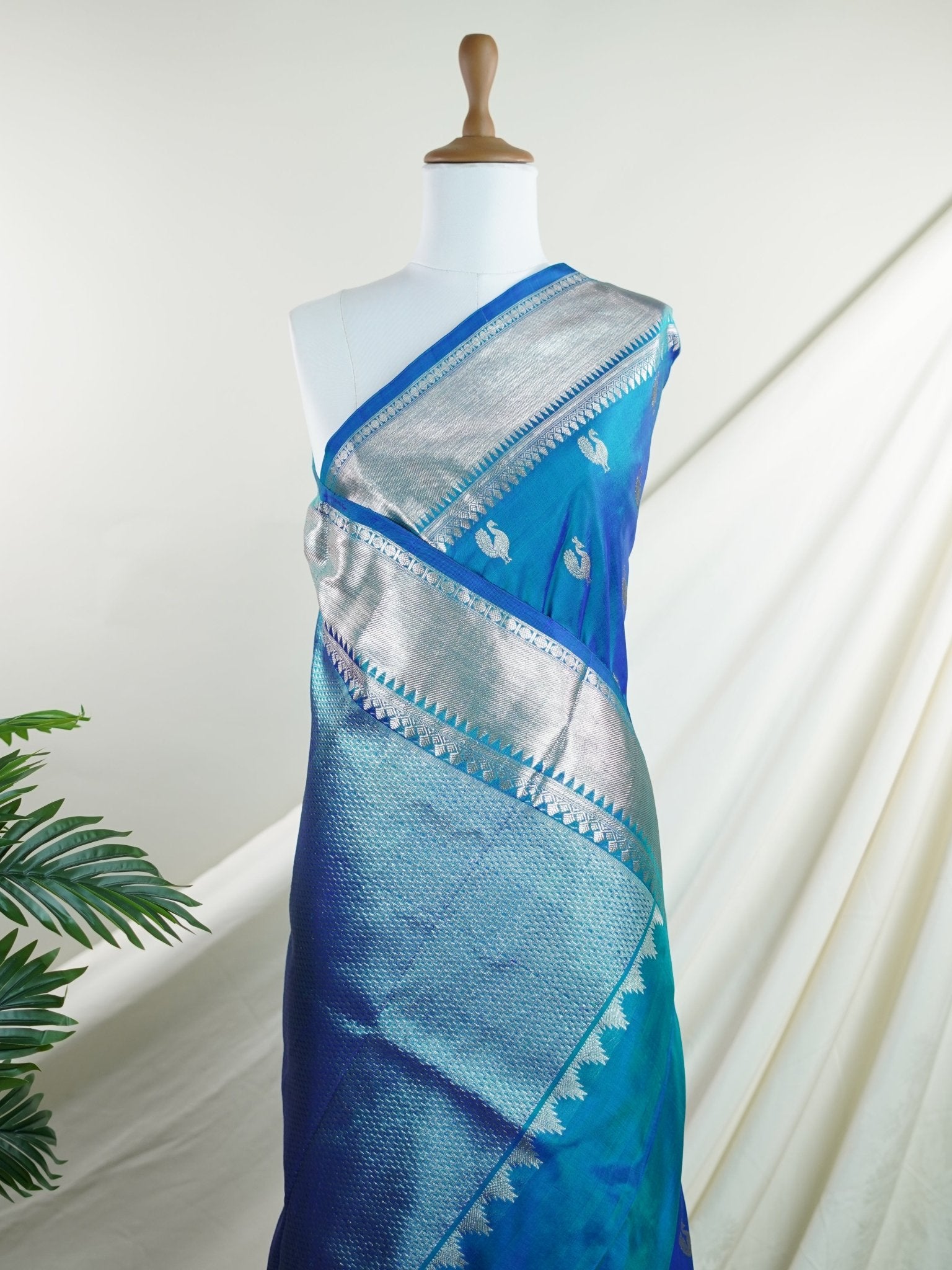 Venkatagiri Silk  100% Pure Silk  - Manoranjitham Weaves - Handloom Store