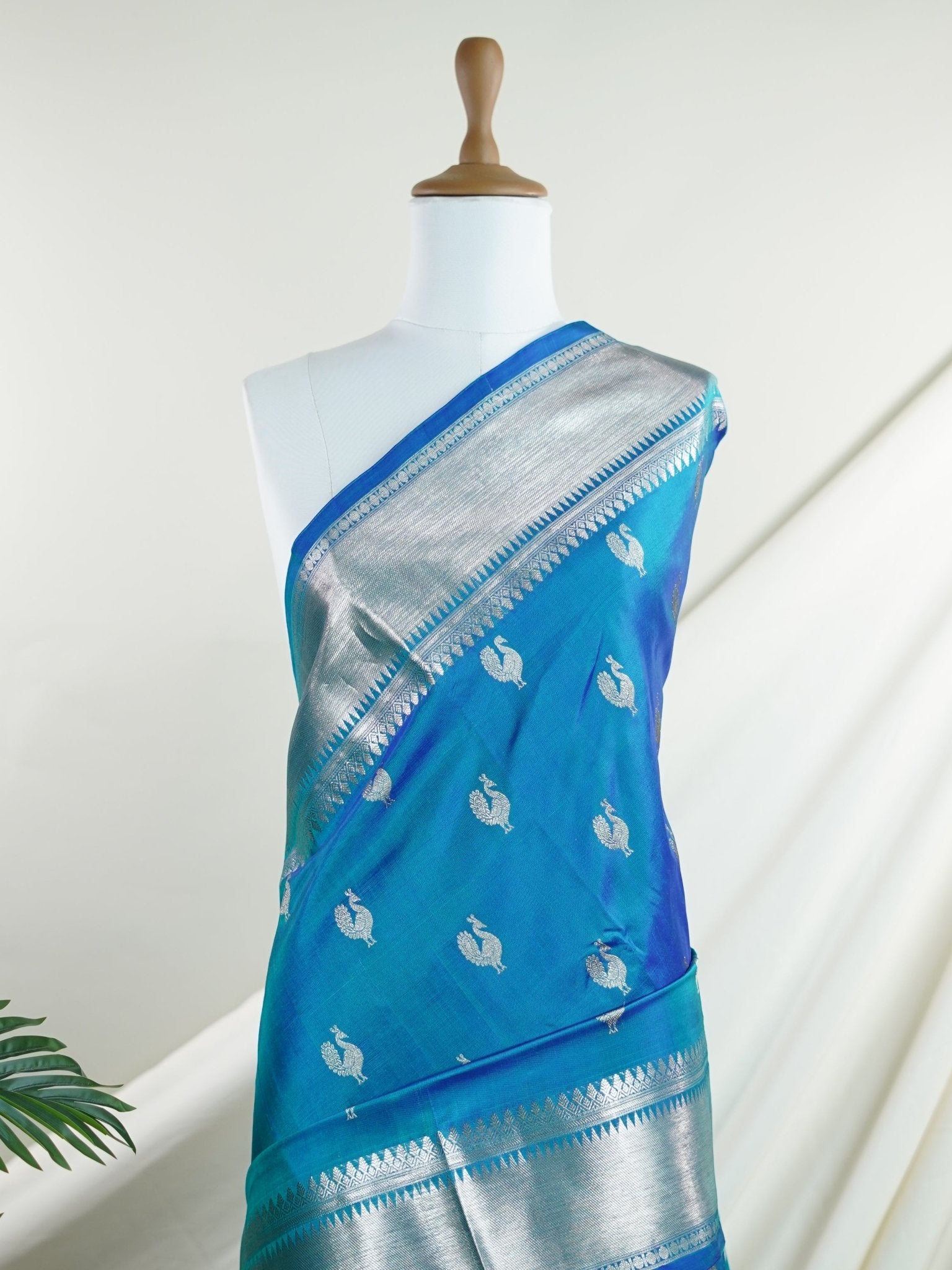Venkatagiri Silk  100% Pure Silk  - Manoranjitham Weaves - Handloom Store