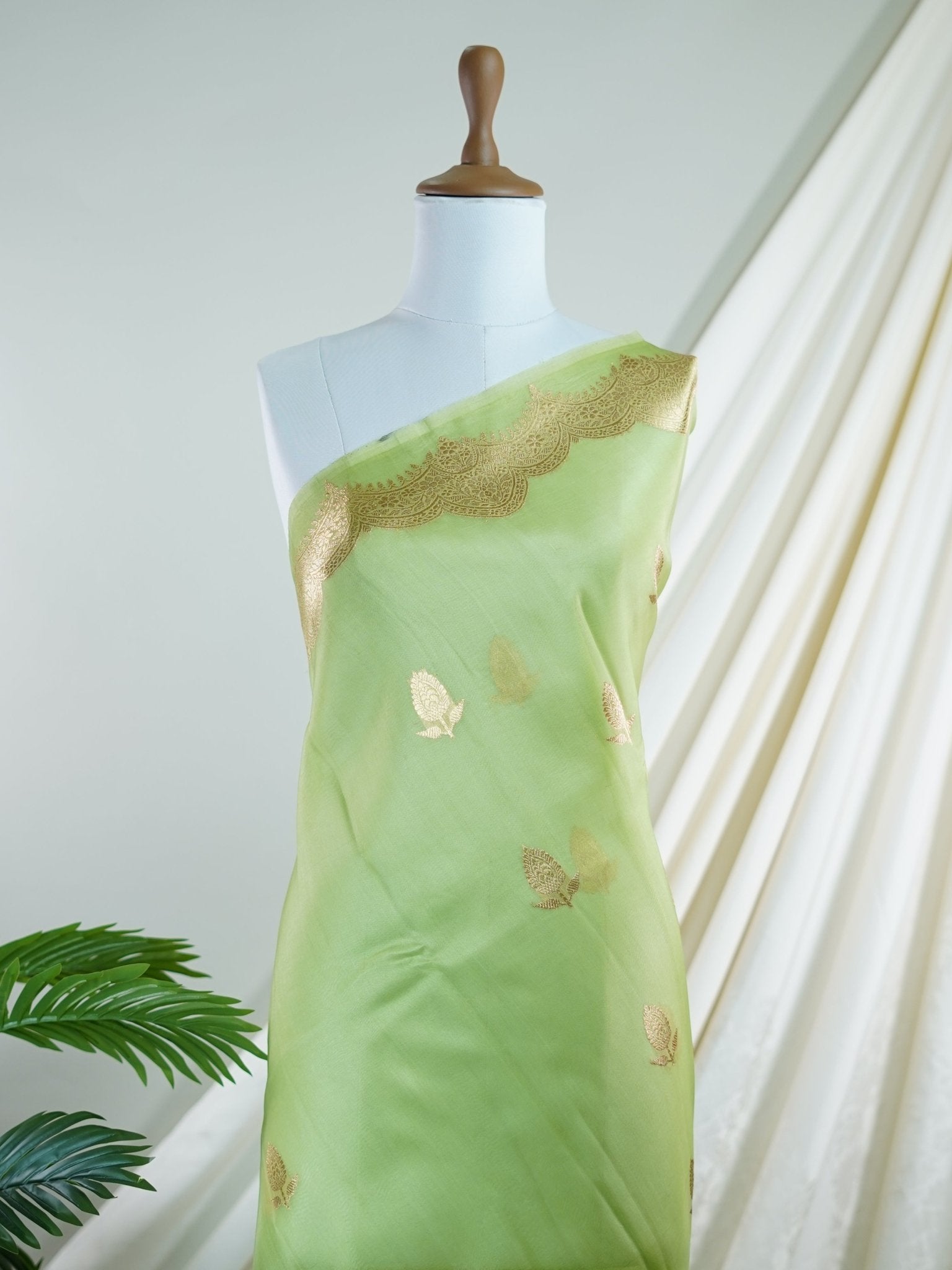 Katan Green 100% Pure Katan Soft Silk - Manoranjitham Weaves - Handloom Store