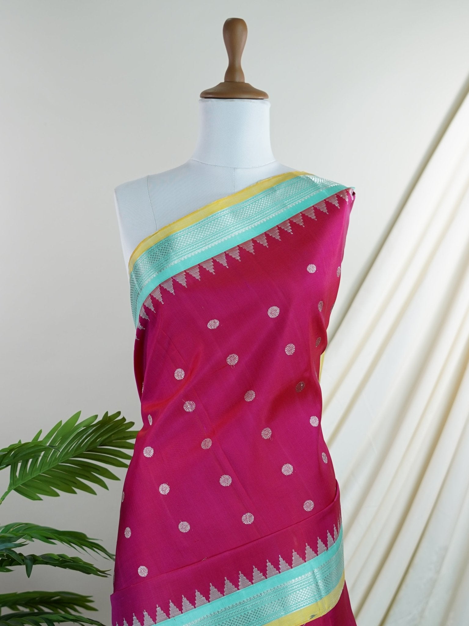 Gadwal Silk Grey 100% Pure Silk  - Manoranjitham Weaves - Handloom Store