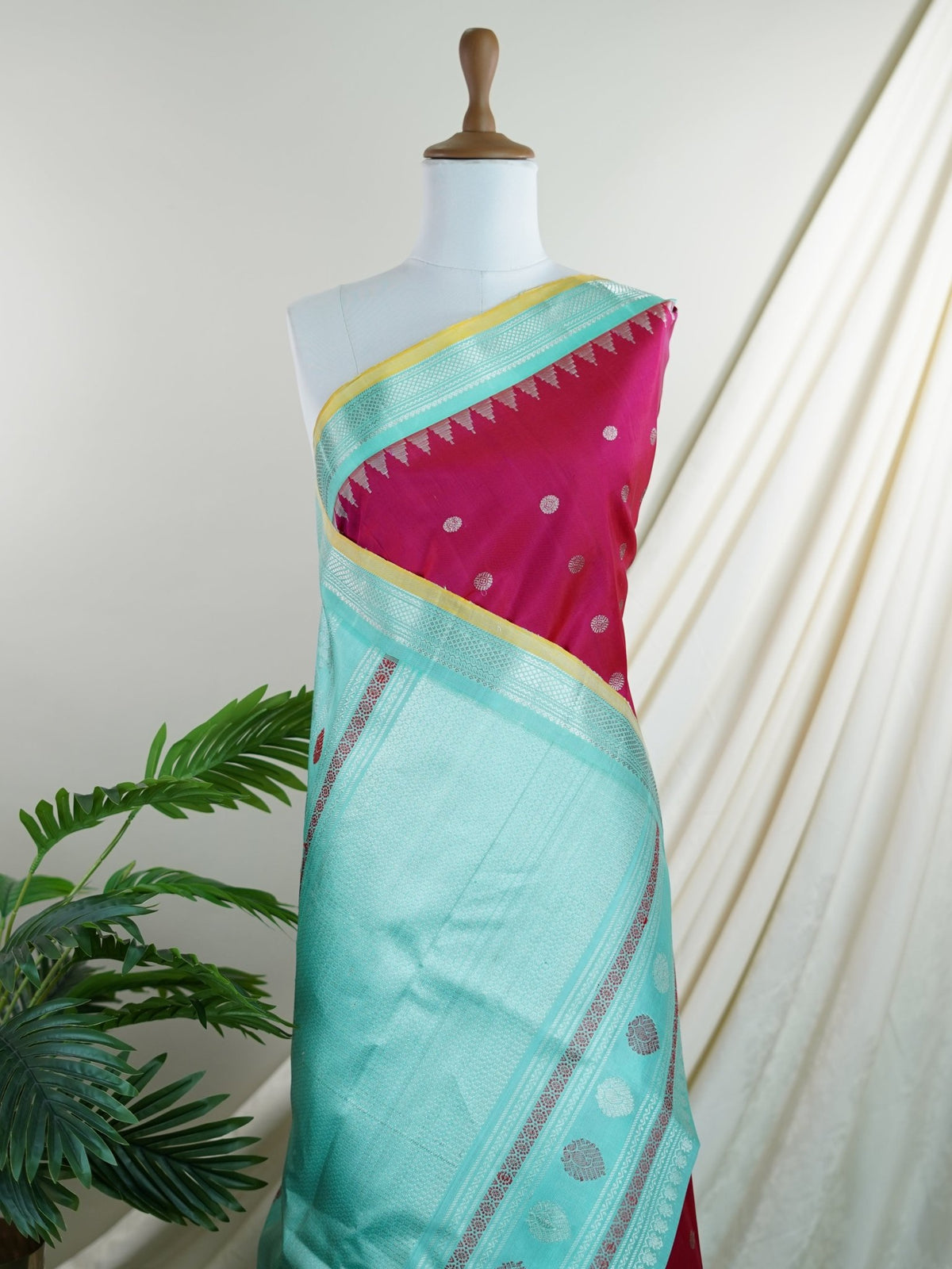 Gadwal Silk Grey 100% Pure Silk  - Manoranjitham Weaves - Handloom Store