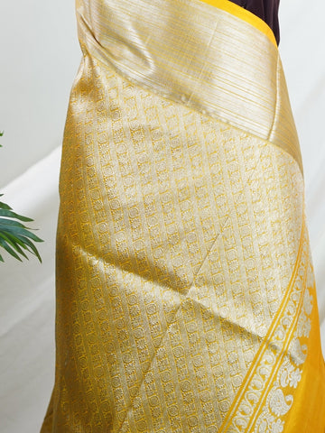 Venkatagiri Silk Woven in the heart of Andhra Pradesh, this Venkatagiri handloom saree is a symbol of regal elegance and heritage. Known for its soft texture and intricate craftsmanship, it drapes gracefully for weddings, pujas, and festive moments. Each thread carries tradition, making it a cherished piece of South Indian artistry. Lightweight yet luxurious — a true sree in every sense. Vedhika - Manoranjitham Weaves - Handloom Store