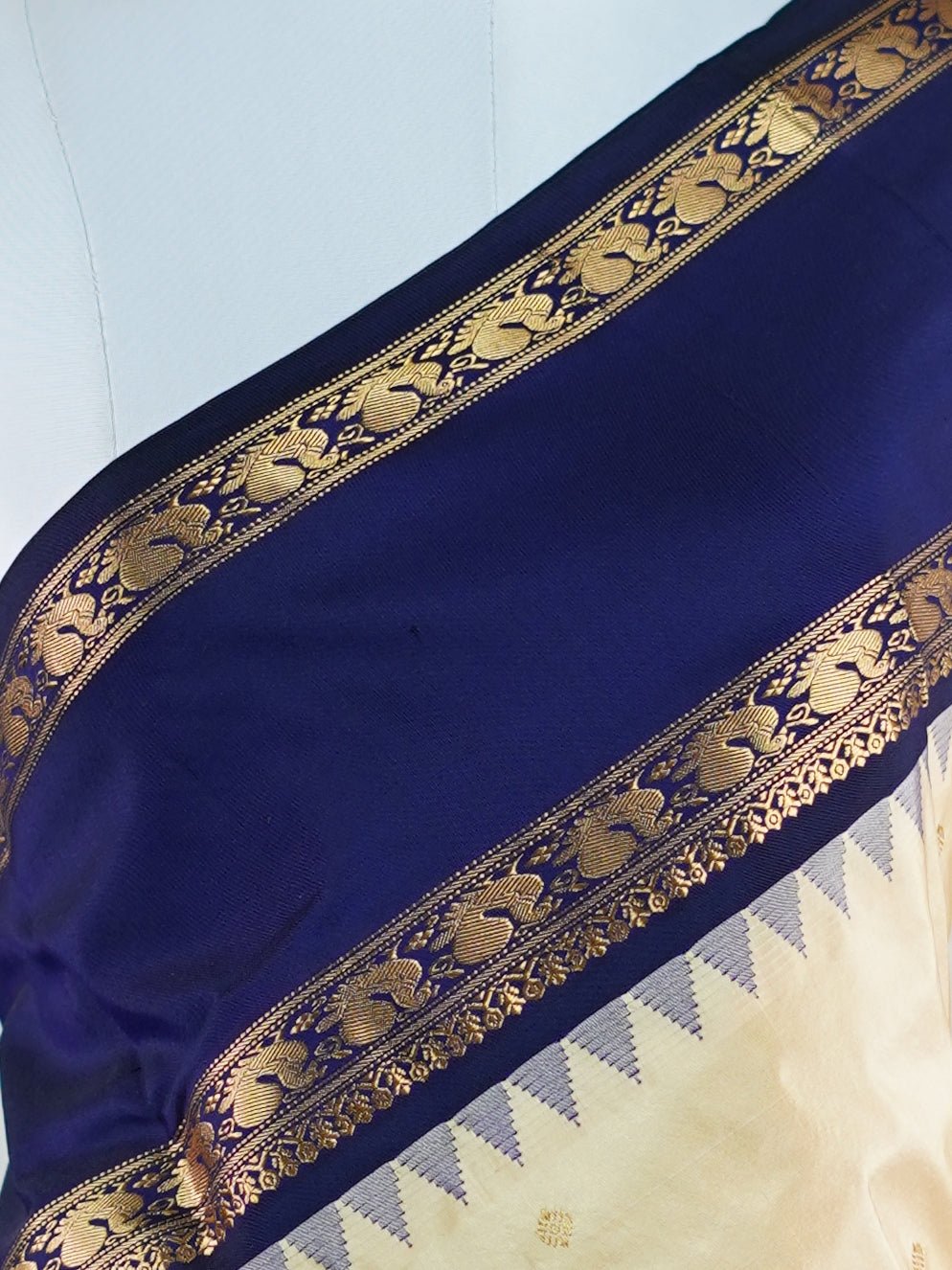 Narayanpet Cream 100% Pure Silk  - Manoranjitham Weaves - Handloom Store