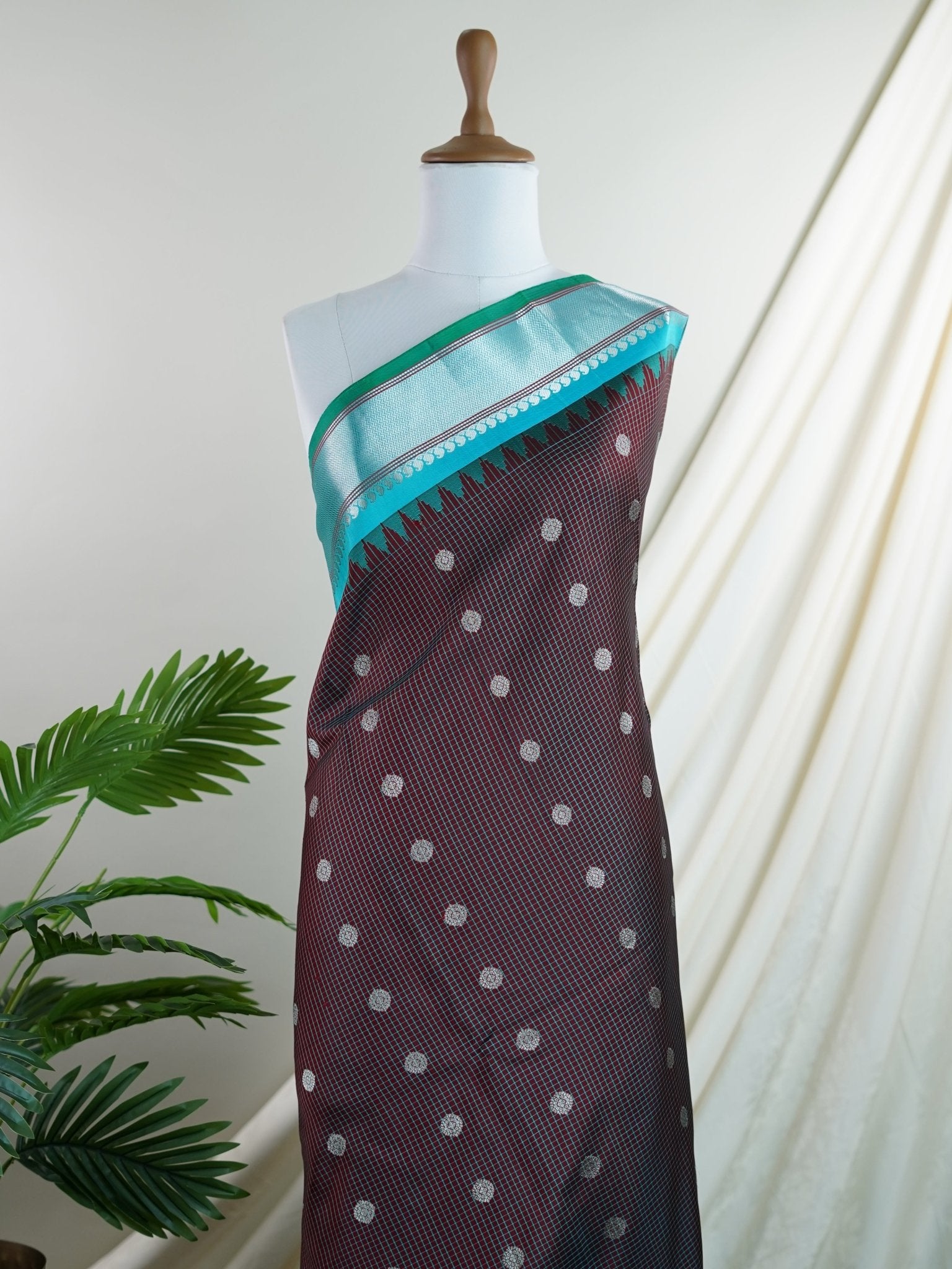 Gadwal Silk Maroon 100% Pure Silk  - Manoranjitham Weaves - Handloom Store