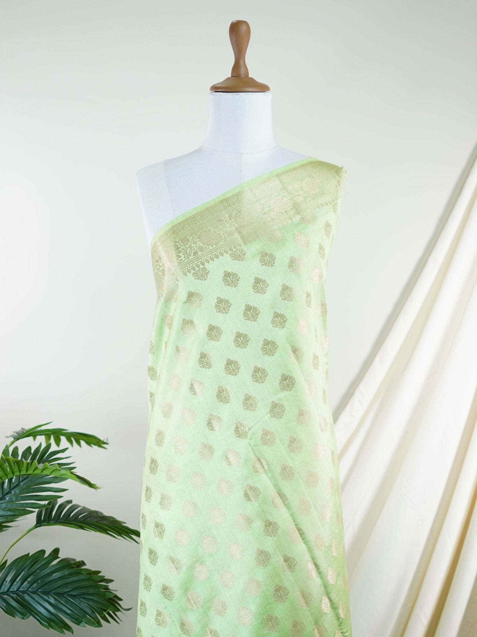 Chiniya Silk Green 100% Pure Chiniya Silk  - Manoranjitham Weaves - Handloom Store