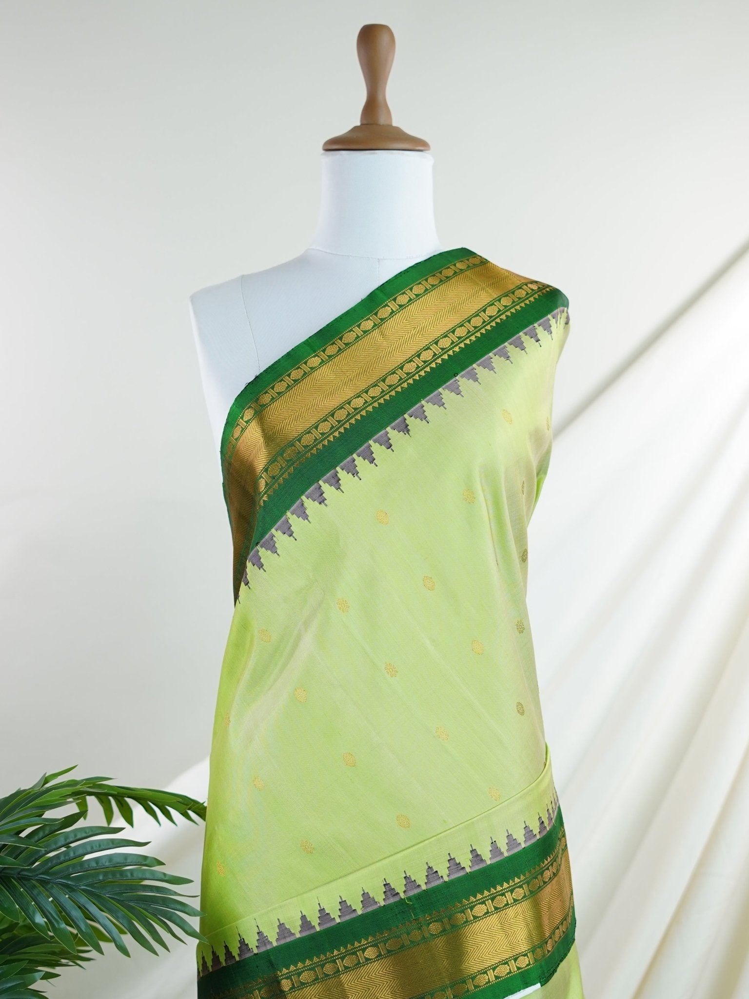 Gadwal Silk  100% Pure Silk  - Manoranjitham Weaves - Handloom Store