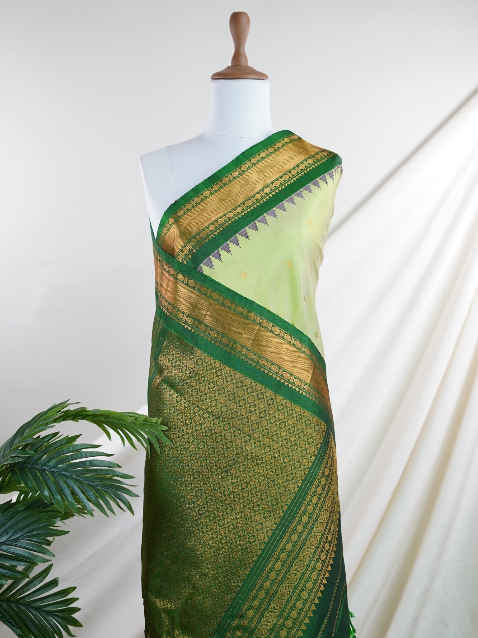 Gadwal Silk  100% Pure Silk  - Manoranjitham Weaves - Handloom Store