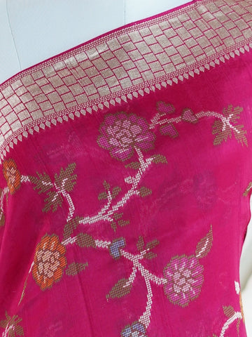 Georgette This Tussar Georgette saree from Varanasi brings together the textured richness of tussar silk with the fluid grace of georgette. Woven on a powerloom, it drapes light and airy, perfect for effortless elegance. Ideal for both day events and evening gatherings, it reflects quiet sophistication with a modern twist on tradition. Yashodhara - Georgette Saree | Handwoven | Varanasi - Manoranjitham Weaves - Handloom Store
